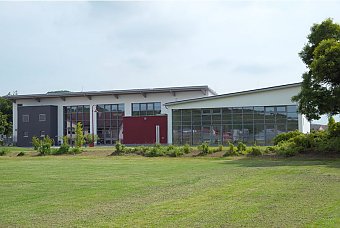 Sonnberghalle Außenansicht 2, Foto: Isabella Giesel - alle Rechte an die Gemeinde Auggen abgegeben Sonnberghalle Außenansicht 2, Foto: Isabella Giesel - alle Rechte an die Gemeinde Auggen abgegeben